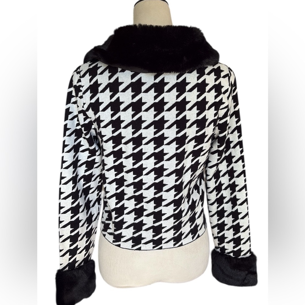 Black & white Retro Style Houndstooth zip Jacket with faux fur trim and collar - Picture 3 of 4